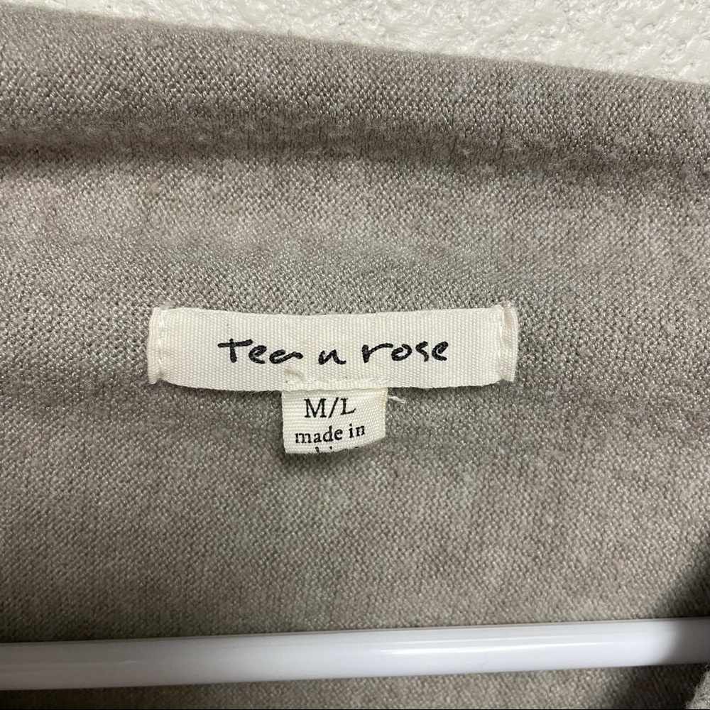 Tea n Rose Asymmetrical Short Cardigan - Picture 6 of 16